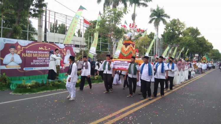 Meriah, 1.500 Orang Kirab 70 Ancak Agung