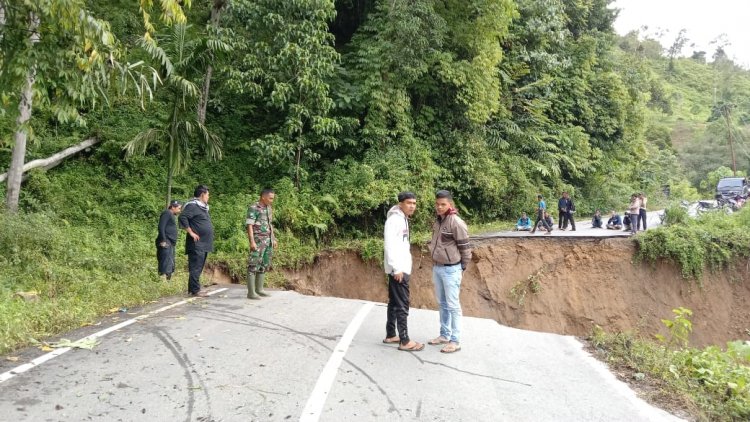 Diguyur Hujan Deras, Akses Jalan Gayo Lues - Aceh Timur Ambruk