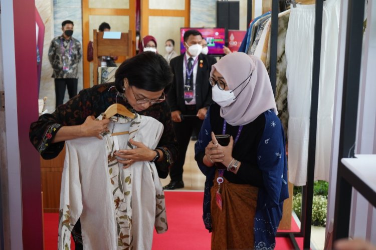 Gunakan Teknik Ecoprint, Fashion Lokal Asal Bogor Berhasil Mendunia
