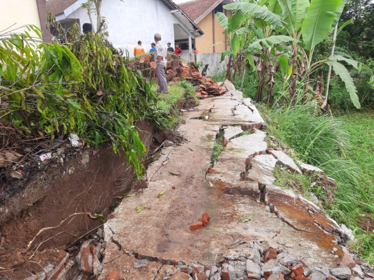 Pagar Tembok SMPN 1 Sumbermalang Ambruk, Kerugian Capai Belasa Juta
