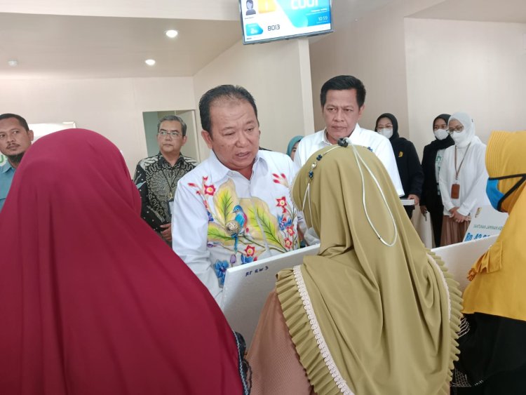 Tangis Haru Penerima Jaminan Kematian BPJS Ketenagakerjaan Pecah di Hadapan Bupati Hendy