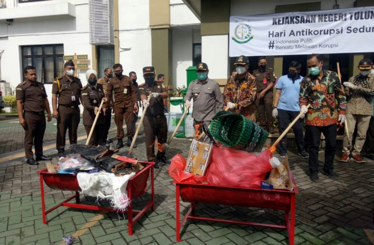 Cegah Penyalahgunaan, Kejari Tulungagung Musnahkan Barang Bukti Tindak Pidana Umum.