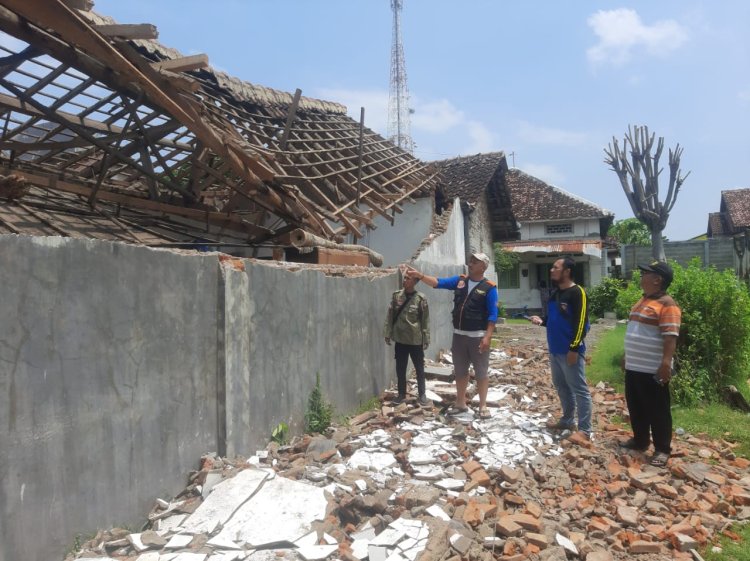 Rumah Warga Situbondo Ambruk, Pemilik Rugi Rp15 Juta