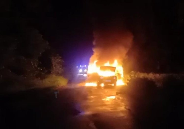 Diduga Korsleting Listrik, Mobil Panther Hangus Terbakar