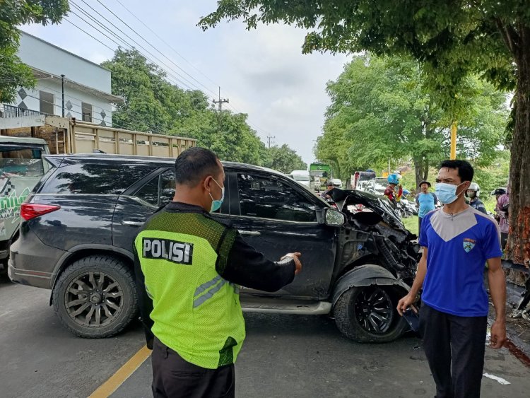 Adu Moncong Fortuner Vs Scoopy di Situbondo, Tiga Orang Luka