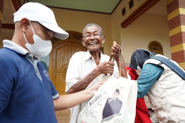 Petugas Keliling Kampung Rekam KTP Elektronik Bagi Warga Disabilitas