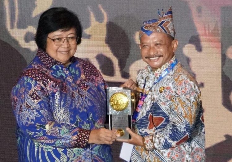 Kabupaten Situbondo Raih Adipura, Trophy Diberikan Langsung oleh Menteri LHK
