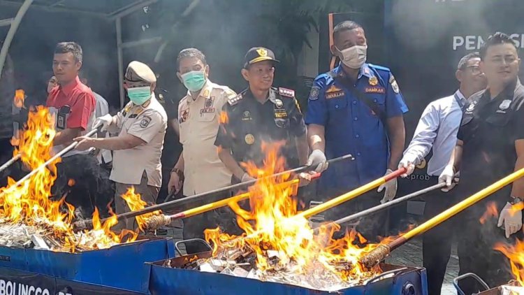 Bea Cukai Probolinggo Musnakan Jutaan Batang Rokok Ilegal