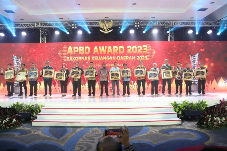 Kemendagri Beri Penghargaan kepada Daerah dengan Realisasi APBD Tertinggi