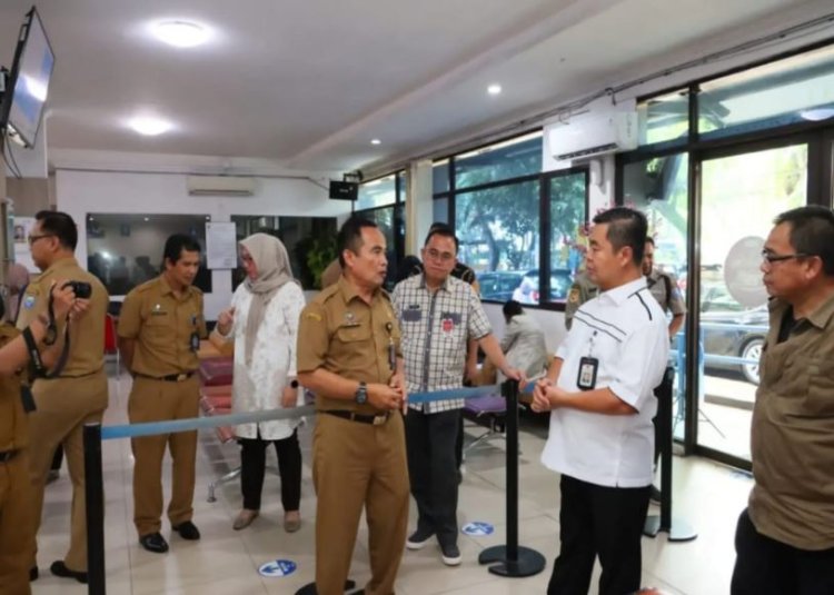 Dirjen Dukcapil Puji Layanan Disdukcapil Kota Bandung