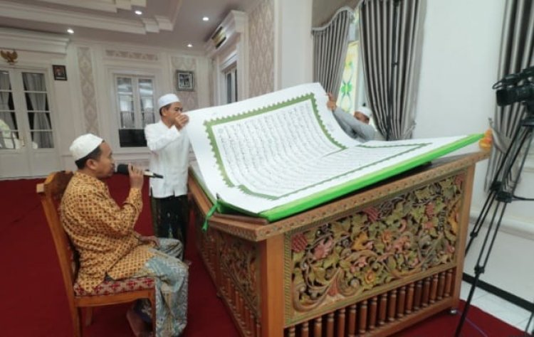 Pemkot Probolinggo Hatam Al Quran Raksasa