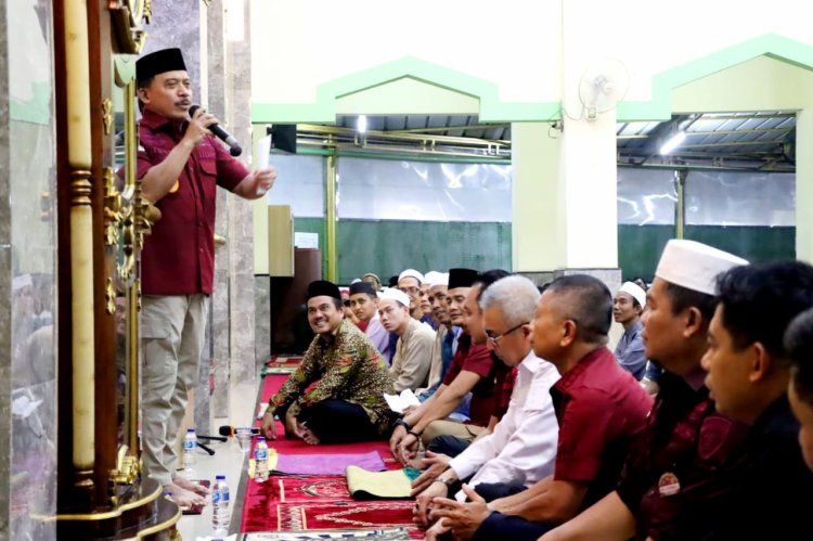 Kakanwil Kemenkumham DKI Salat Tarawih Bersama Warga Binaan di Lapas Narkotika Jakarta