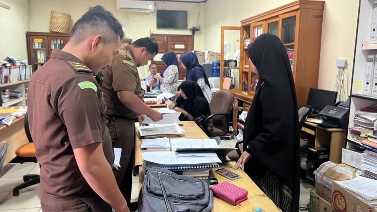 Dugaan Tindak Pidana Korupsi RS Arun, Kejari Geledah Kantor Wali Kota Lhokseumawe