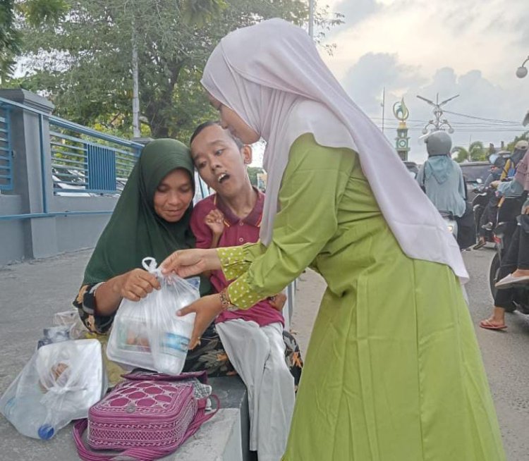 Kohati Bagi-Bagi Takjil di Kota Lhokseumawe