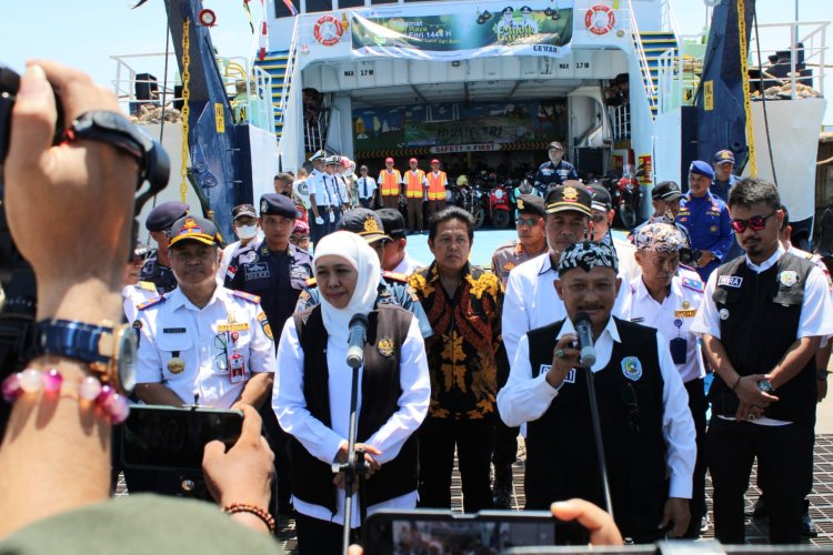 Gubernur Khofifah dan Bung Karna Lepas Ratusan Peserta Mudik Gratis Via Pelabuhan Jangkar