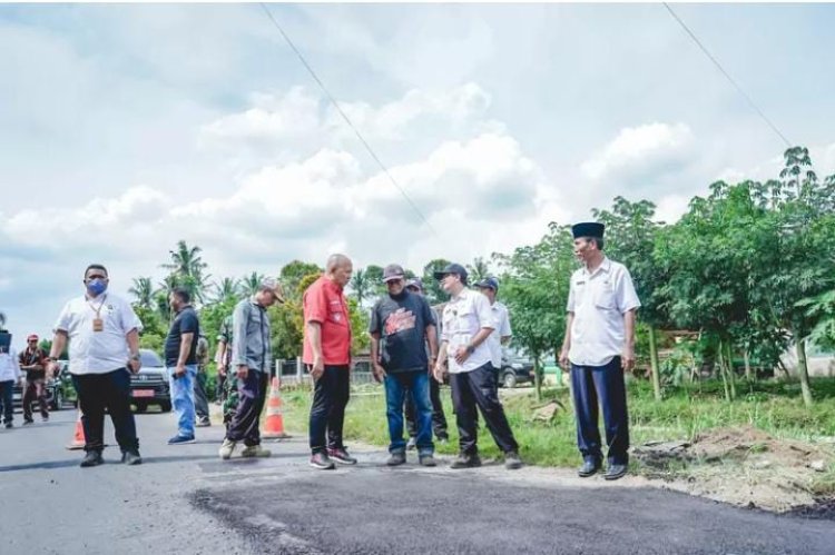 Bupati Jember Sidak Proyek Perbaikan Jalan di Kecamatan Tempurejo