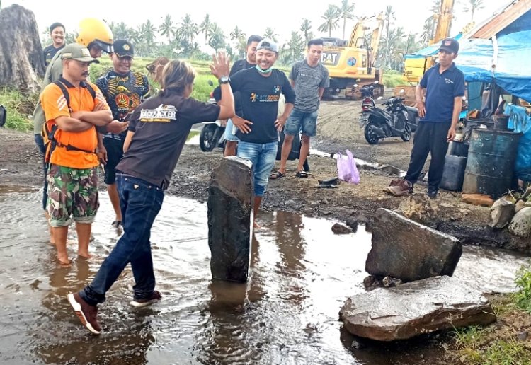 TCB-YMBS Identifikasi Batu Andesit Temuan Diduga Artefak di Situs Balak Banyuwangi