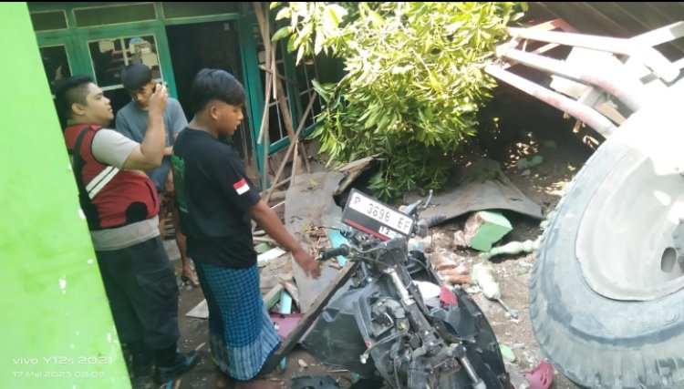 Adu Moncong Truk Vs Motor di Jalan Pantura Situbondo, Satu Orang Tewas