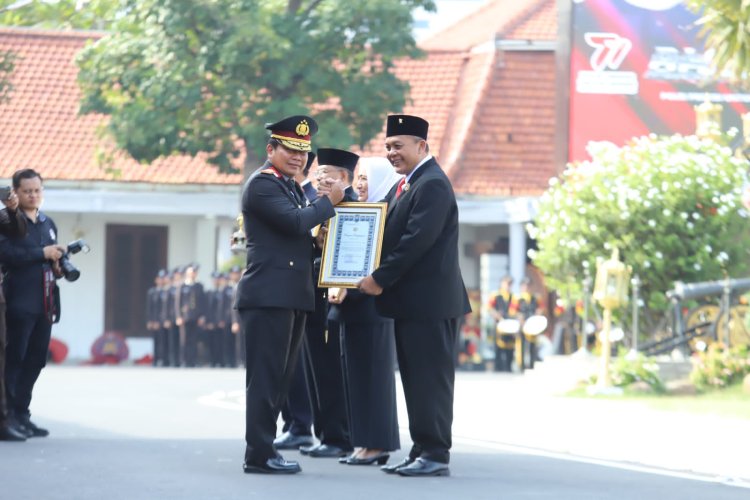 Membanggakan, Ketua DPRD Kota Malang Raih Penghargaan Tanhana Dharma Mangrva dari Polda Jatim