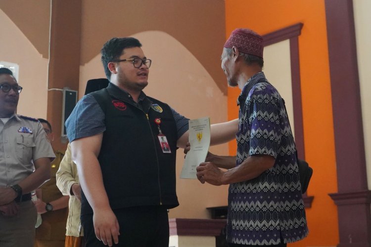 Serahkan Sertifikat PTSL, Bupati Kediri : Jangan Sampai Jatuh Ke Rentenir