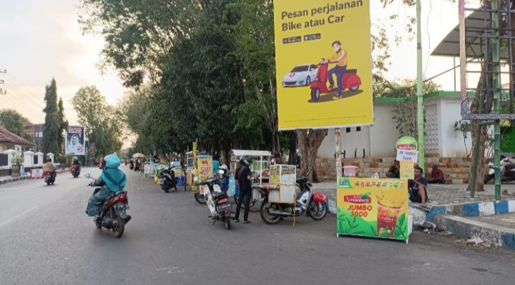 PKL di Probolinggo Nekat Berjualan Meskipun Harus Kucing Kucingan Dengan Satpol PP