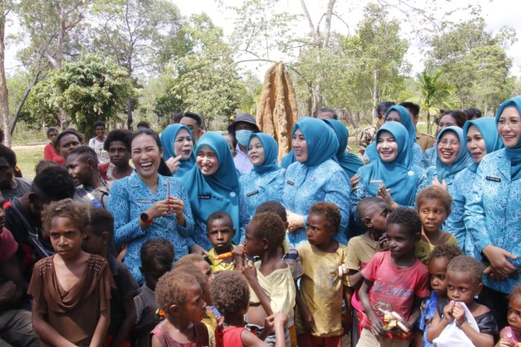 Kunker ke Papua Selatan, Ketum TP PKK Tri Tito Karnavian Kunjungi PLBN Sota dan Temu Kader