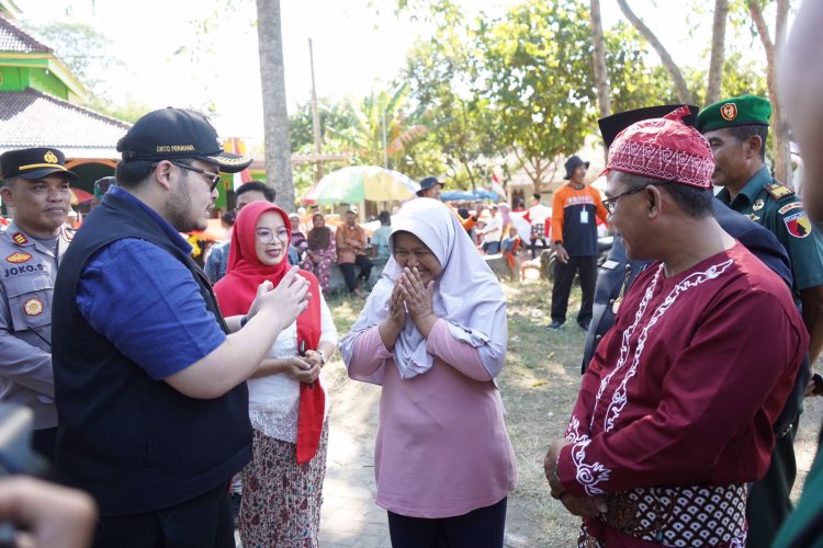 Mas Dhito Apresiasi Penjahit Bendera Merah Putih 1000 Meter Asal Desa Dawung