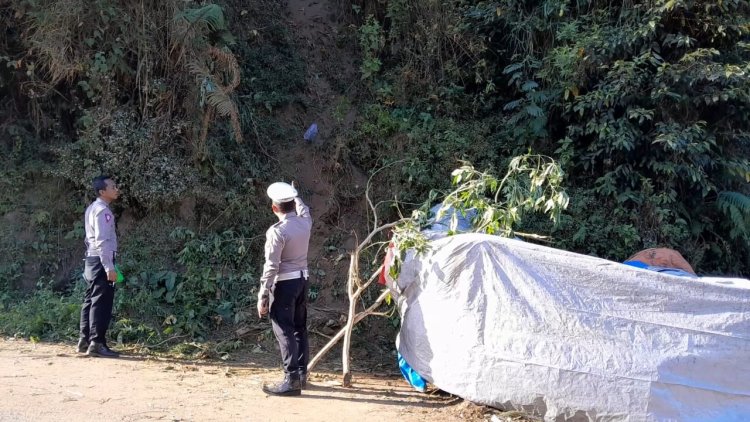 Mobil Jeep Terjun ke Jurang di Lereng Gunung Bromo, 1 Tewas