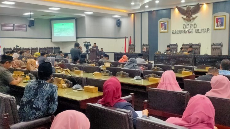 Rapat Paripurna DPRD Blitar Raperda APBD-P 2023 Dengarkan PU Fraksi