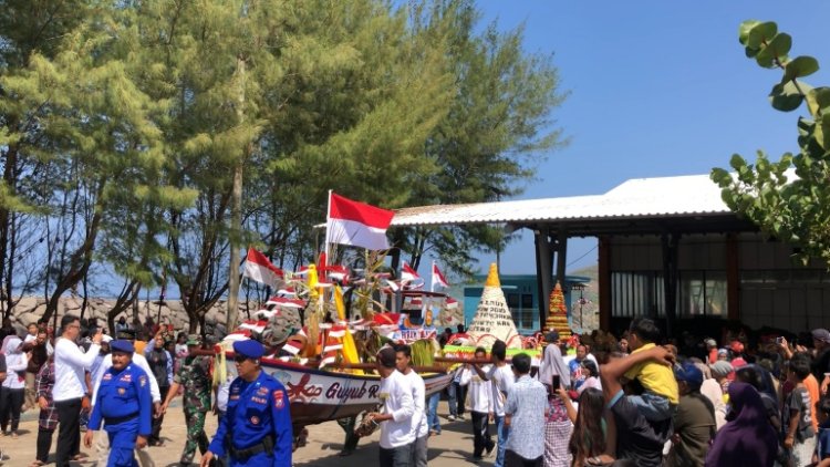 Nelayan Tambakrejo Gelar Festival Petik Laut dan Lomba Hias Kapal 2023