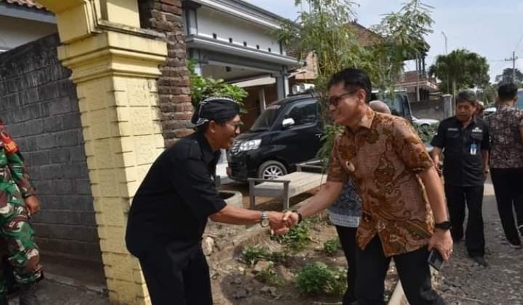 Pj Bupati Heru Suseno Nyekar Makam Sesepuh Tulungagung