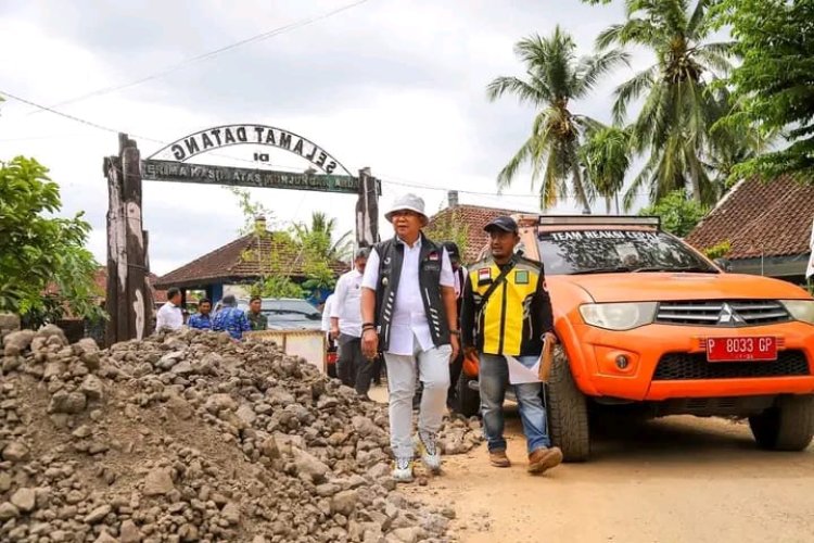 Pemkab Jember Mulai Perbaiki Akses Bandealit, Bupati Hendy Terjun Langsung Sapa Warga dan Salurkan Bantuan