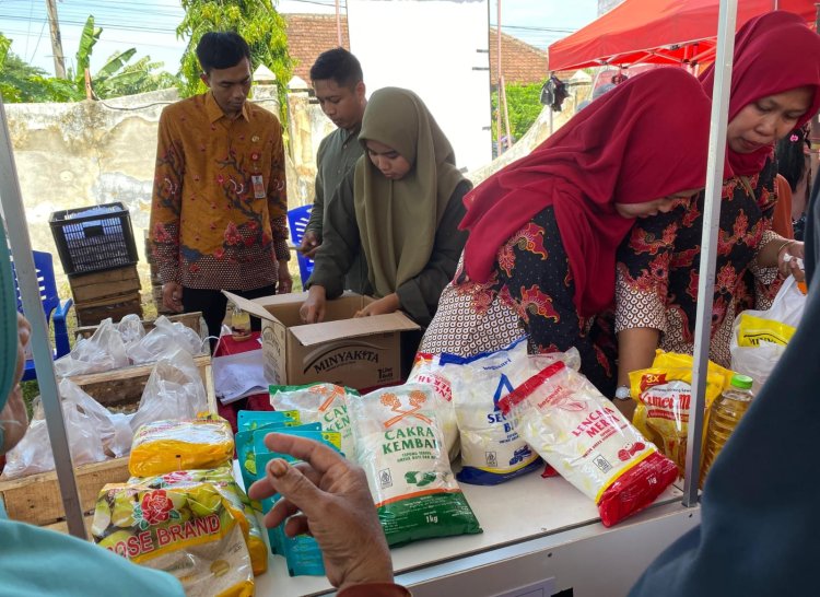 Realisasikan Permintaan warga, Bupati Dhito Gelar Pasar Murah di Kayen Kidul