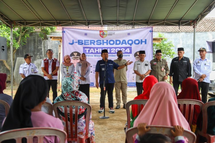 Ramadan 1445, ITB Gandeng KJJT Bagi-bagi 1000 Takjil di Surabaya