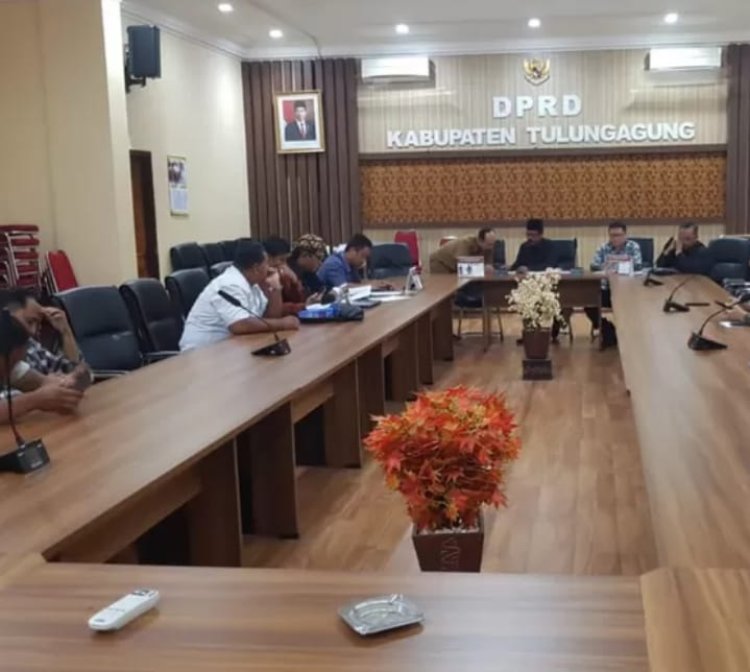 Komisi A Hearing Bahas Biaya PTSL dan Ruang Kelas SDN 2 Gandong Tulungagung