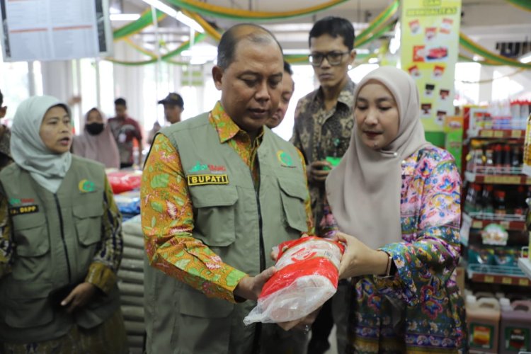 Pj Bupati Jombang Pimpin TPID Sidak Mamin, Temukan Makanan Tak Berizin di Afco