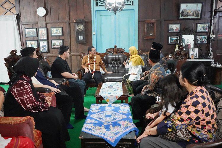 Bersama Pak Pram dan Keluarga, Mas Dhito Berkunjung ke Ndalem Pojok