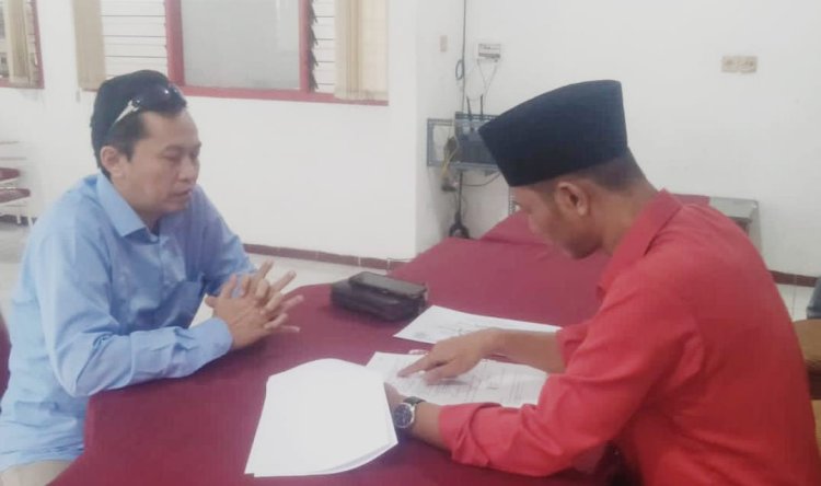 Budayawan Topeng Mas Hakim Kembalikan Formulir Pendaftaran Bacabup Jombang ke DPC  PDI Perjuangan