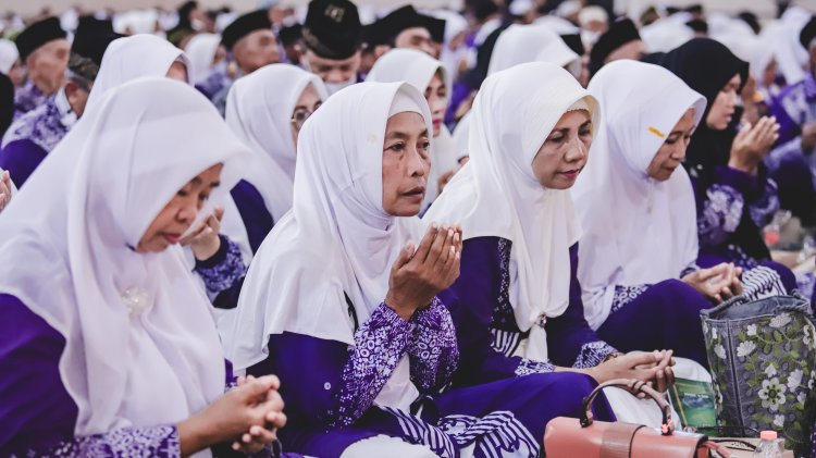 Bupati dan Wabup Jember Doa Bersama Dengan Ribuan Calon Jemaah Haji