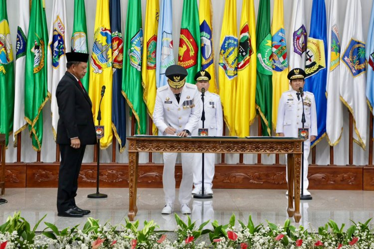 Mendagri Resmi Lantik Penjabat Gubernur Sumatera dan NTB