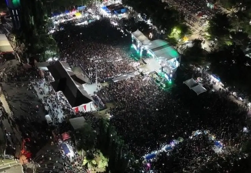 Alun-alun Situbondo Jadi Lautan Manusia, Bukti Dukungan Rakyat Terhadap Program Bupati