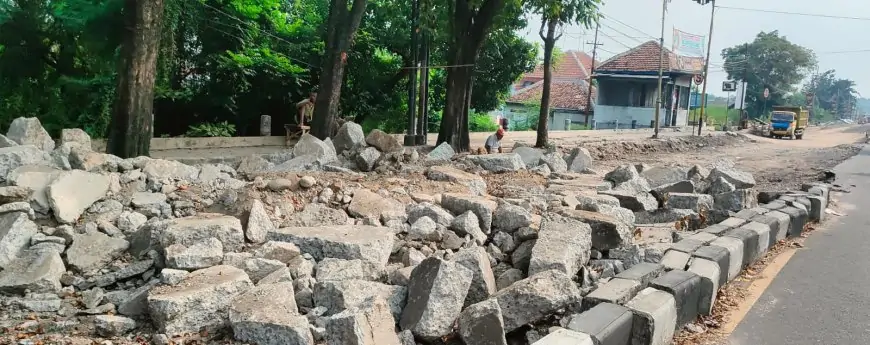 Proyek Jalan di Jombang Diduga Bermasalah, Warga Persoalkan Ini