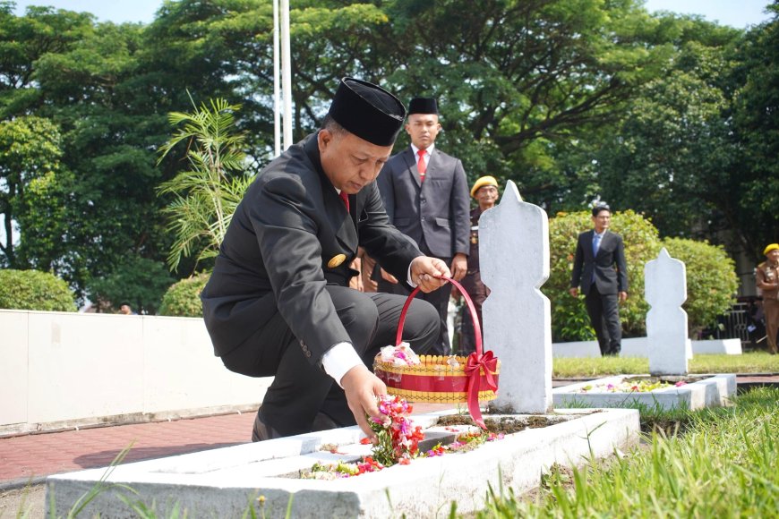 Gelar Ziarah dan Tabur Bunga, Pemkab Kediri Ajak Warga Teladani Sikap Kepahlawanan