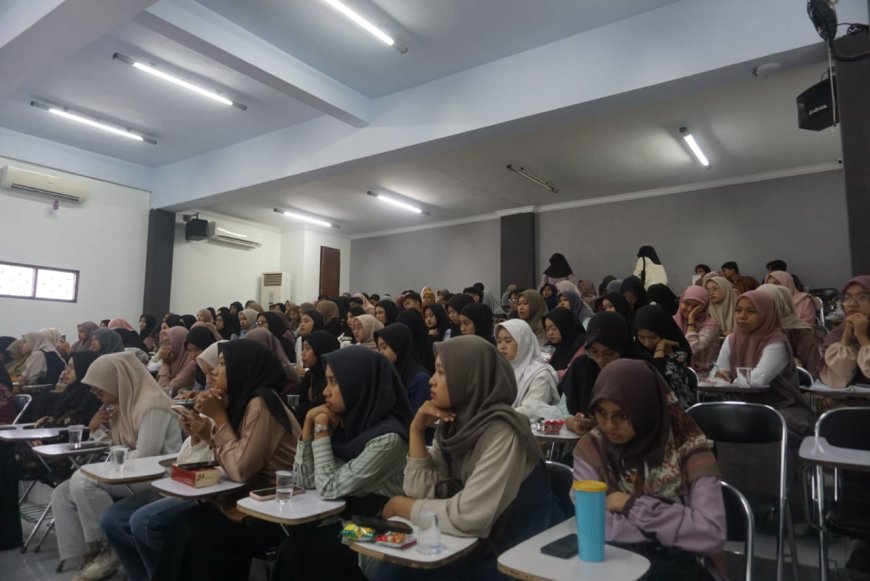 Workshop Profesional CV, Mahasiswa UIN KHAS Jember Dibekali Menyusun